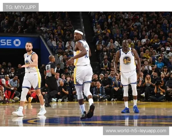 勇士主场战胜太阳，穆迪和库里成为得分机器，勇士新秀穆迪身高