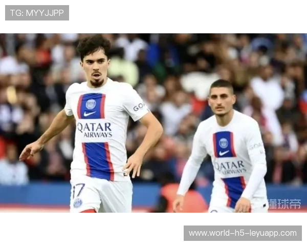 维蒂尼亚在中场完成关键的抢断拦截 维蒂尼亚在中场完成关键的抢断拦截