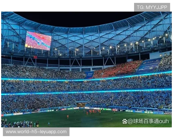 中甲新气象:大连英博近期主场上座率连续破 4 万,成为国内职业赛场新热点。 中甲新气象:大连英博近期主场上座率连续破 4 万,成为国内职业赛场新热点。